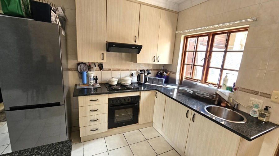 To Let 3 Bedroom Property for Rent in Meerhof North West
